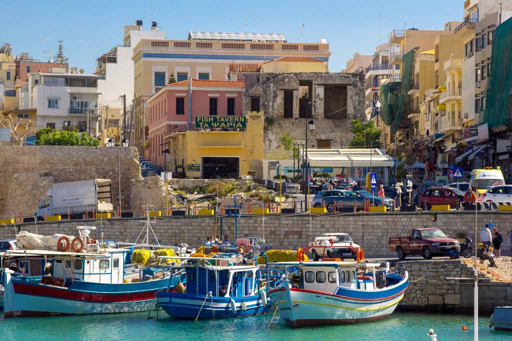 Крит, Ираклион - рыбный ресторан на набережной, с вкусными  улитками