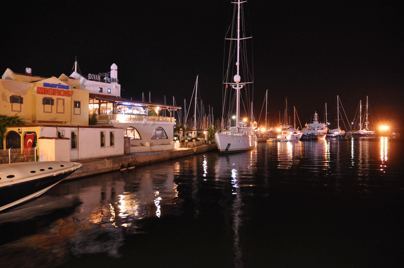 Турция из Красноярска - ночной вид на Netsel Marina, Мармарис