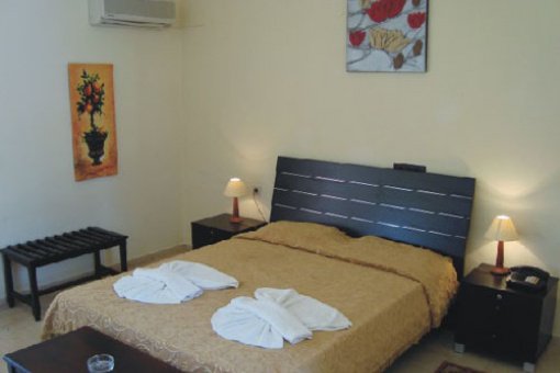  Amnissos Hotel 3*